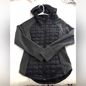 Black and gray Womens Endeavor Thermoball Jacket Northface